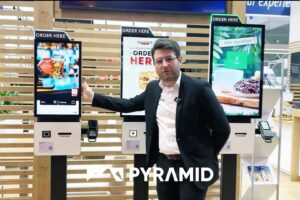 Quiosco de autoservicio POLYTOUCH SWIFT para procesos de pedido digitales en POS