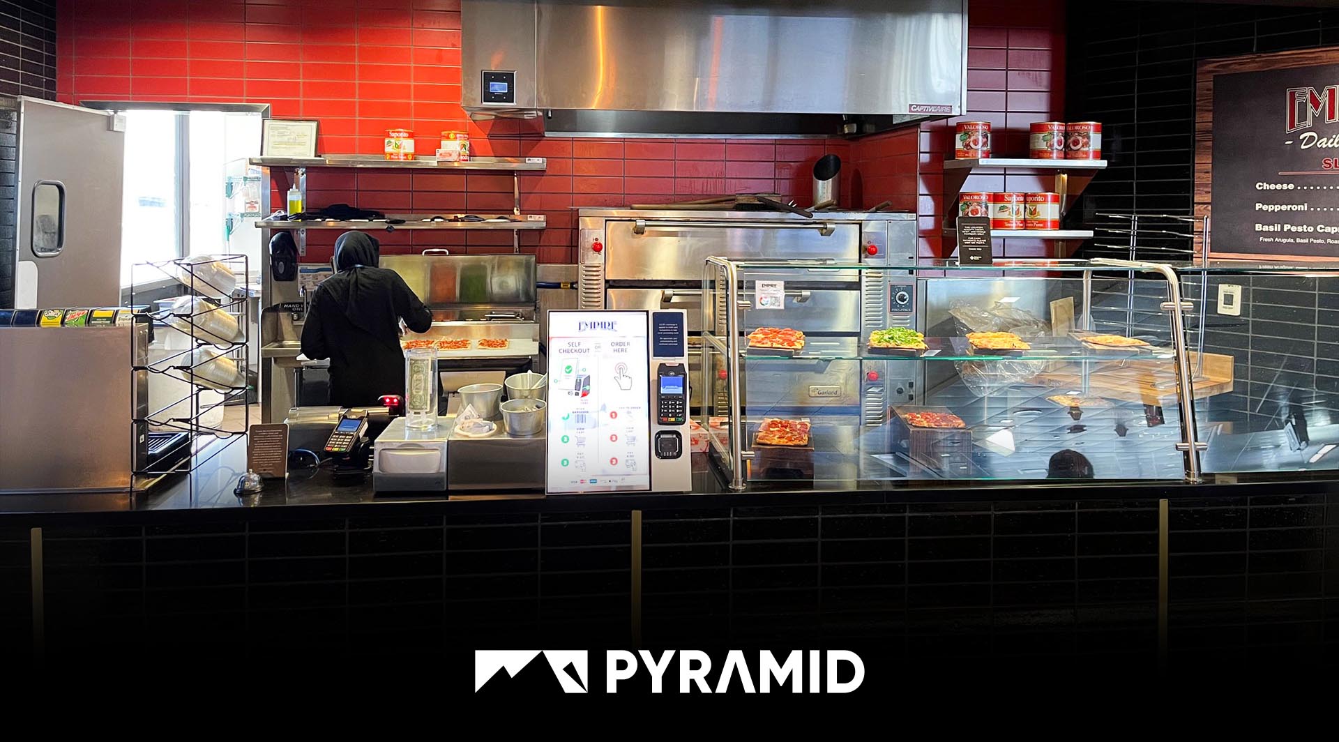 Quiosco de autoservicio POLYTOUCH® en un restaurante de un aeropuerto de EE. UU.