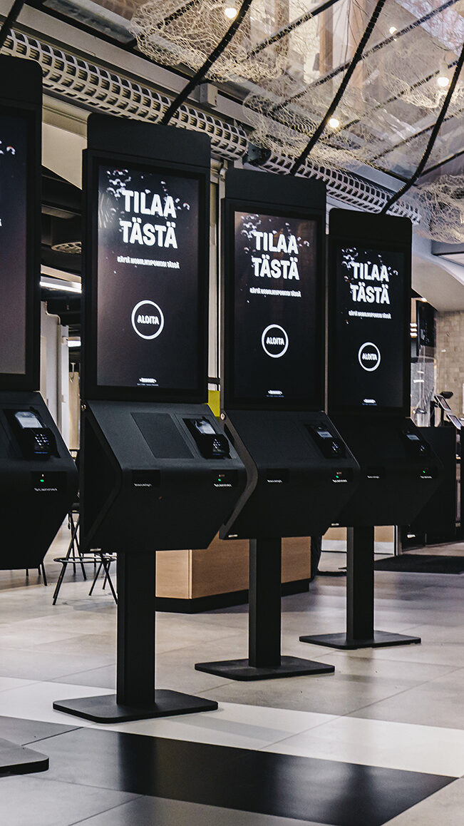 POLYTOUCH PASSPORT 32 10.º aniversario: terminal modular de autoservicio de 32 pulgadas de Pyramid Computer